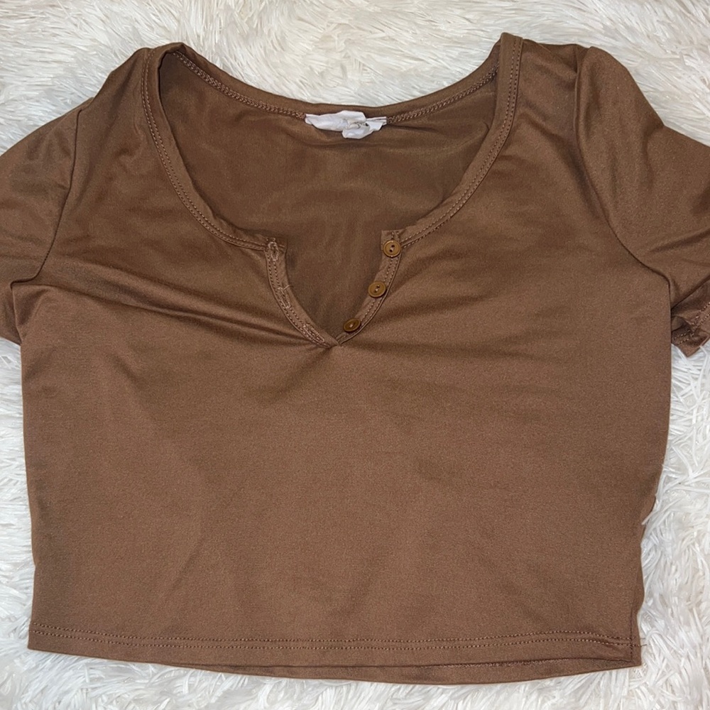 crop top with buttons